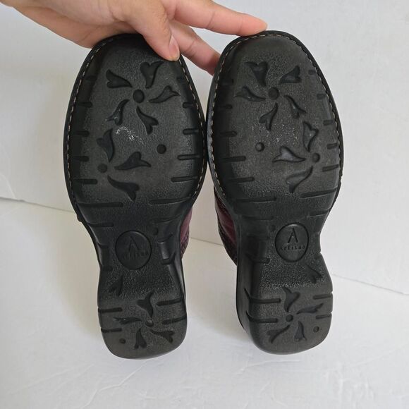 Clarks Women's Brown and Burgundy Clogs mules size 6 - Picture 5 of 8